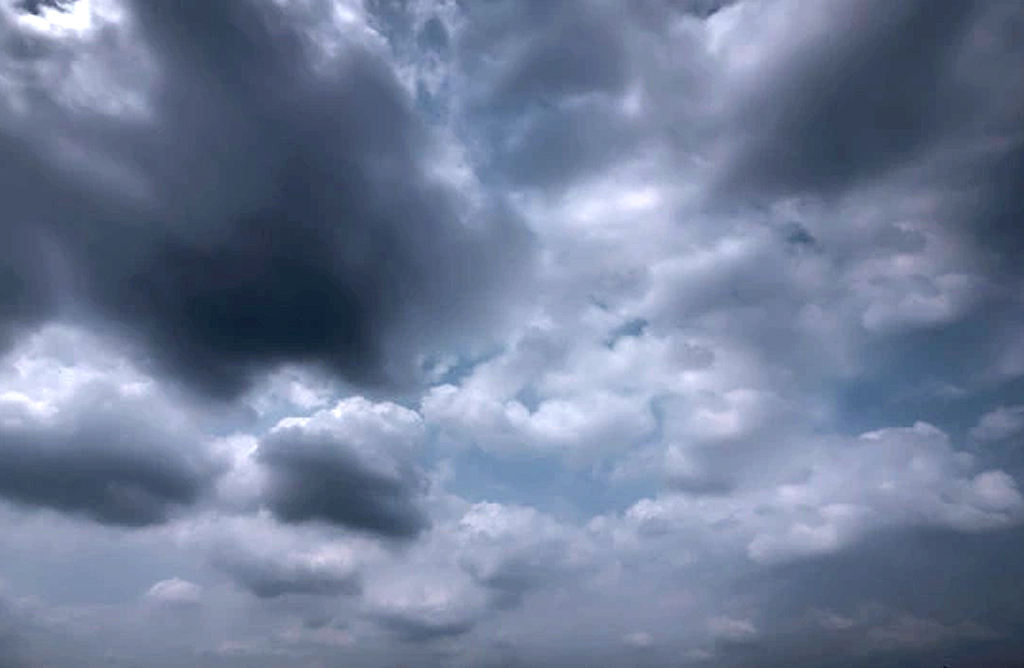 La lluvia vuelve a aparecer en la Regin en un lunes con descenso localmente notable de las mximas